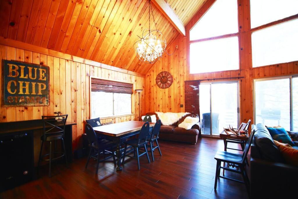 Glimmer Chalet Treetop A-Frame Cabin Lake View Lake Arrowhead Exterior photo